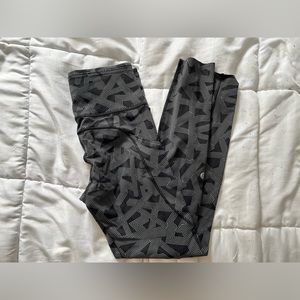 Lululemon leggings never worn tags on